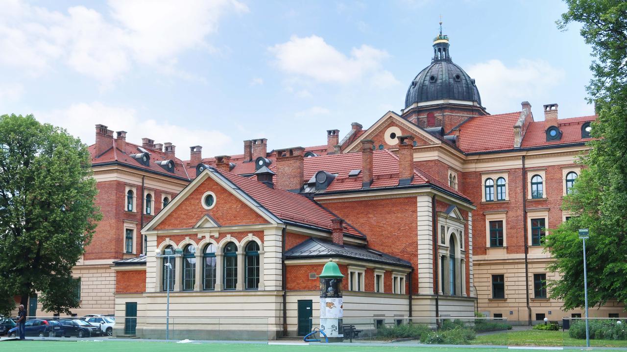 Uniwersytet zgłosił fikcyjne umowy. Decyzja prokuratury