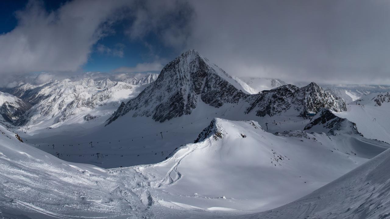 Jechali poza trasą, wywołali lawinę. Akcja ratunkowa w Alpach