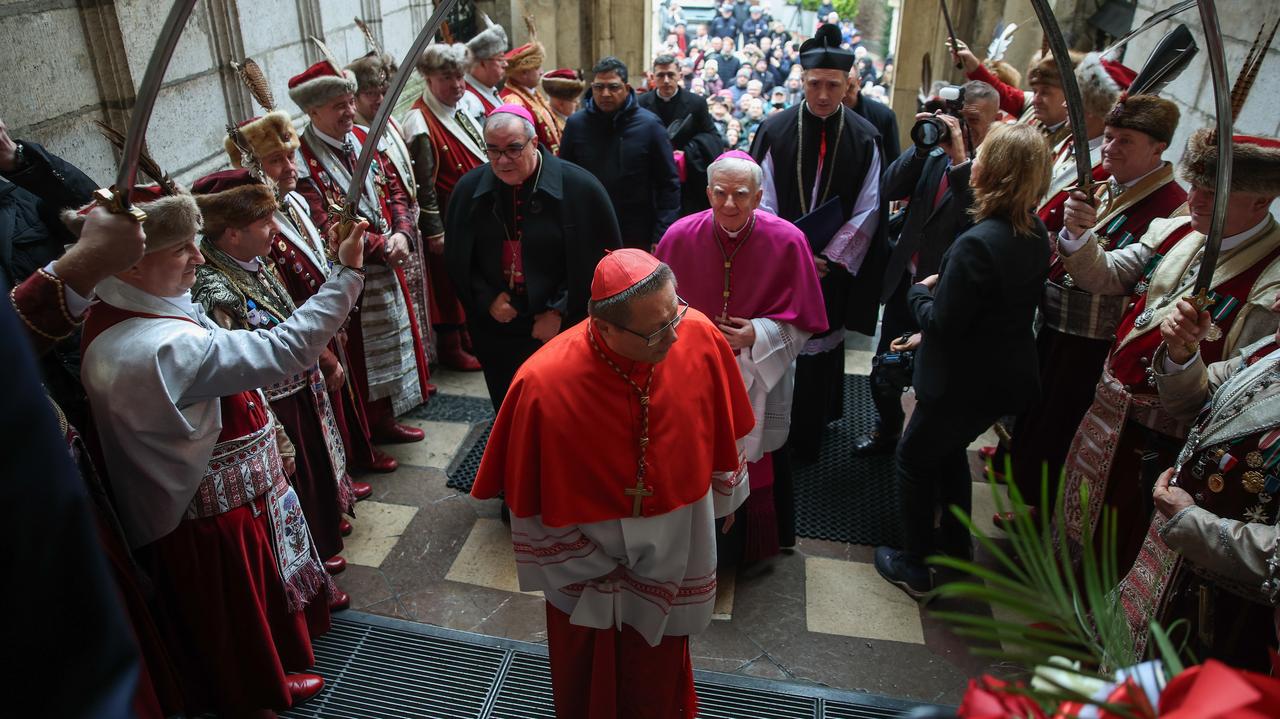 Zabrzmiał dzwon Zygmunt. Kraków wita nowego metropolitę