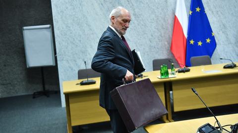 Tak PiS reaguje na pytania o Macierewicza. "Skierowałbym pana do Moskwy"