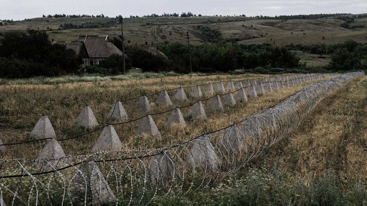 Ucrania. En Pokrovsk están levantando barreras antitanques y las autoridades piden a los residentes que se vayan.