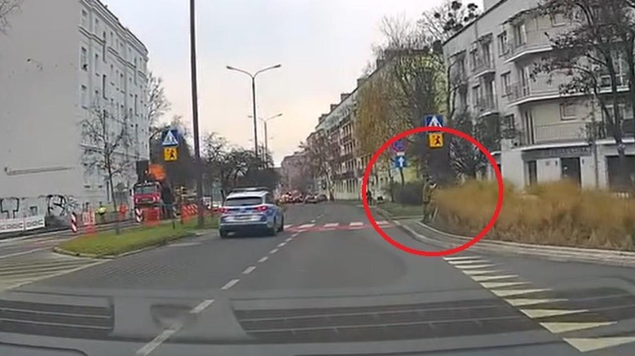 Nie przepuścił pieszych. Policja bije się w piersi