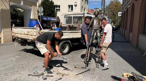 Białystok. Pomnik Zamenhofa wrócił już na swoje miejsce. (15.08.2024)