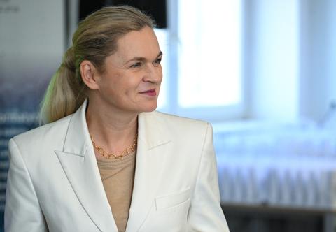 Blisko rok bez obowiązkowych prac domowych. Nowacka mówi, co dalej