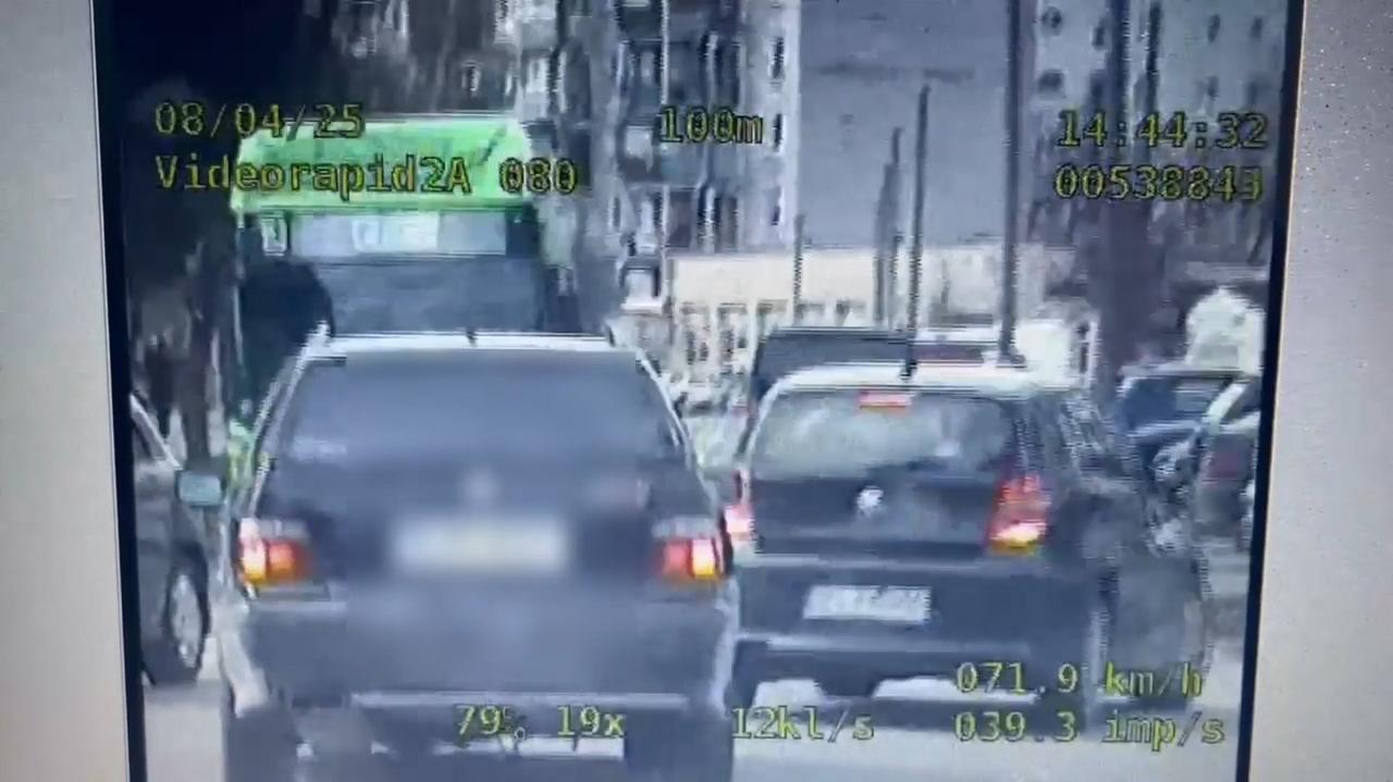 Uciekał autem, uderzył w radiowóz. Nagranie