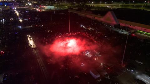 Tysiąc samochodów na nielegalnym nocnym zlocie w Komornikach