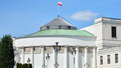 Porównanie zarobków europosłów i polskich ministrów oraz posłów