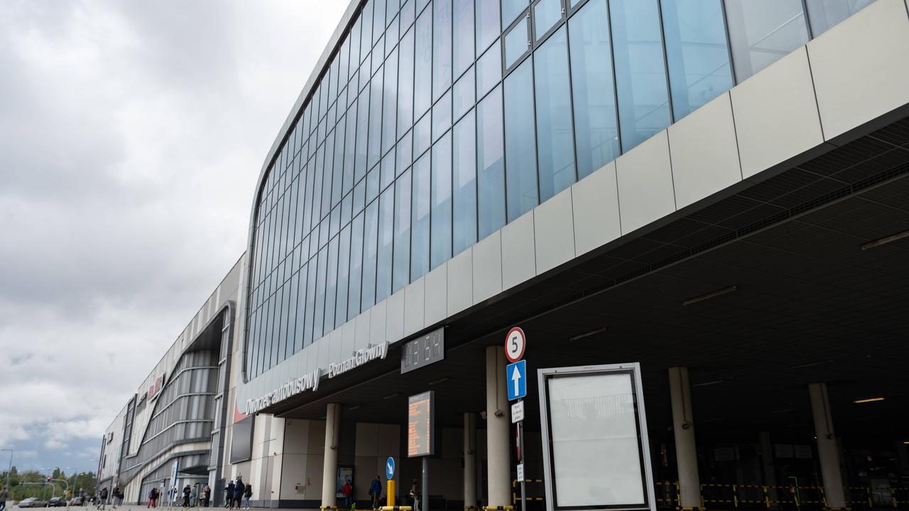"Wybiegłam na dwóch zamaskowanych mężczyzn z pałkami". Ćwiczenia w galerii