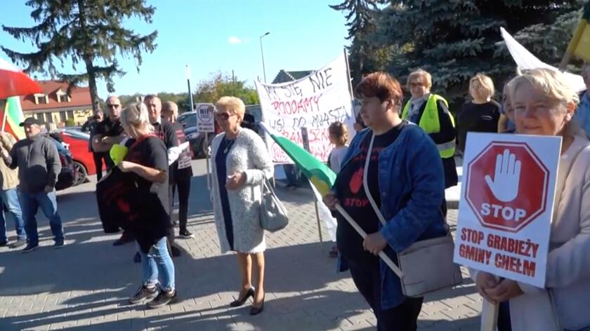 Mieszkańcy gminy Chełm protestowali przeciw włączeniu  ich sołectw do miasta (materiał z 27 września 2021 roku)