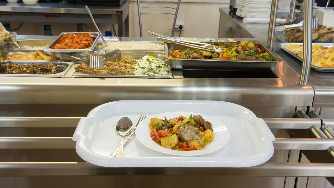 Z niemieckich stłówek znikają sztućce. Straty liczone w tysiącach euro