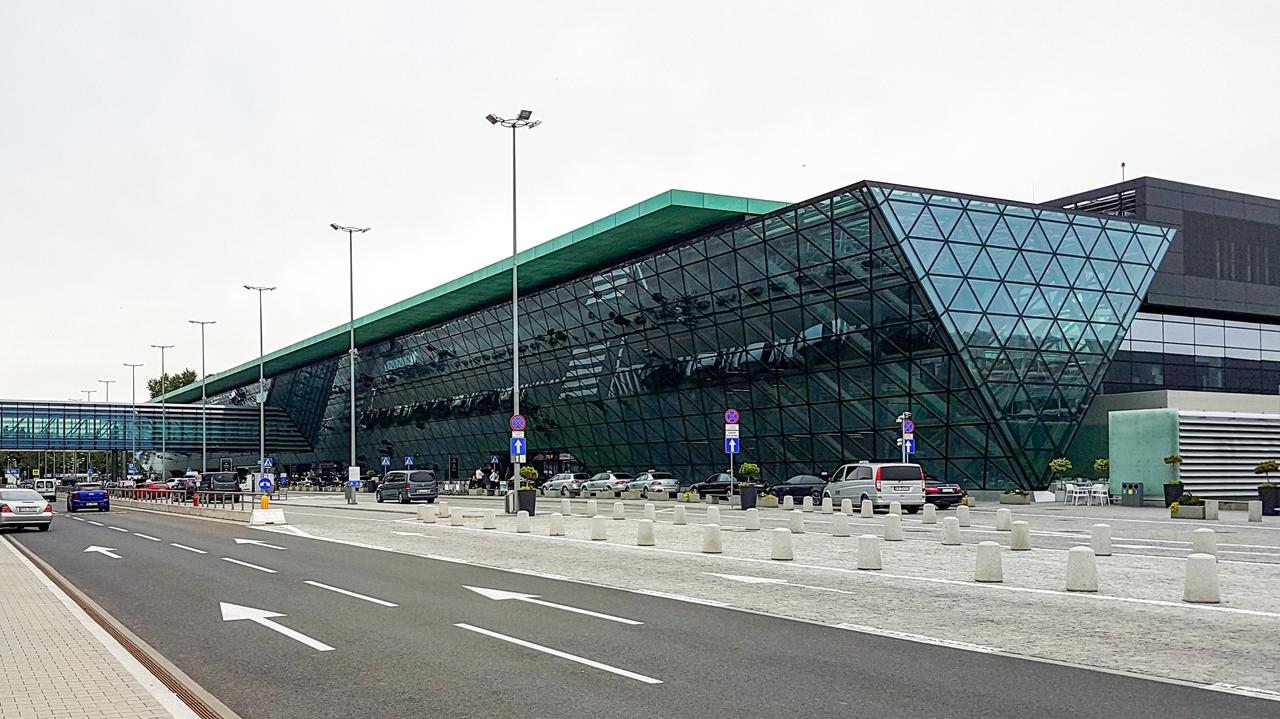 Cypryjczycy uruchomili alarm na lotnisku pod Krakowem. Chcieli ominąć kontrolę