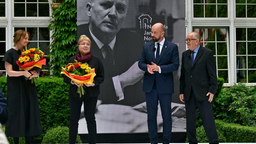 Prezydent Wrocławia wręczył Nagrodę Jana Nowaka-Jeziorańskiego stowarzyszeniu "Memoriał"