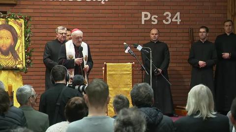Kardynał Nycz na spotkaniu "Święta z Ubogimi" w parafii Wniebowstąpienia Pańskiego (materiał z 25.12.2022)