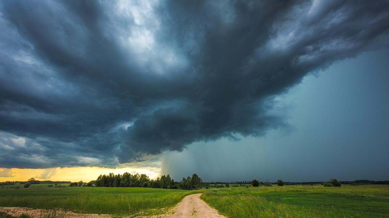 Gdzie jest burza? Grzmi i obficie pada