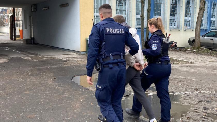 Toruń. Policjanci zatrzymali oszusta, który oferował bilety na koncerty