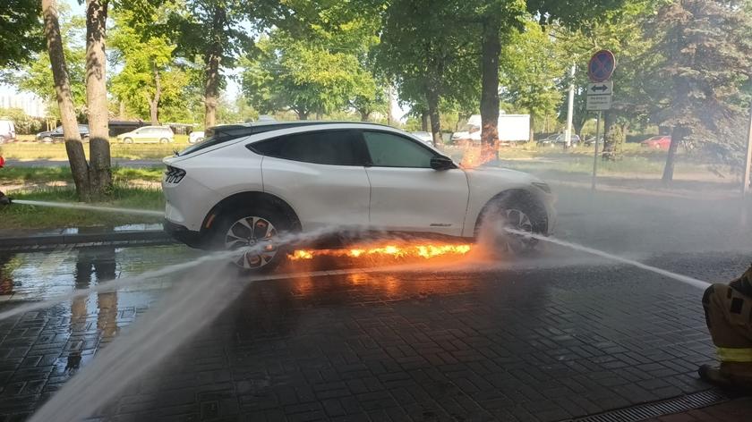 Pożar samochodu elektrycznego w Gdańsku