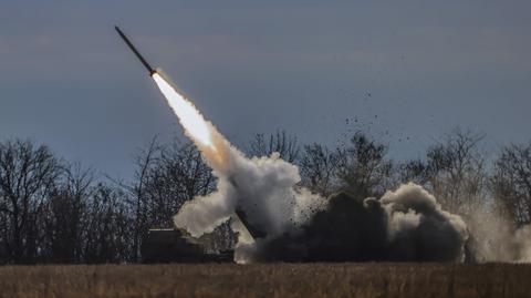 Zniszczenia po rosyjskim ataku rakietowym na obwód charkowski w Ukrainie. Nagranie z drona