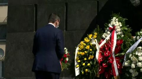 Premier złożył wieniec przed Pomnikiem Bohaterów Getta