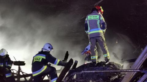 Pożar strawił prowizoryczny warsztat. Spłonęły dwa samochody, w tym zabytkowa Syrena