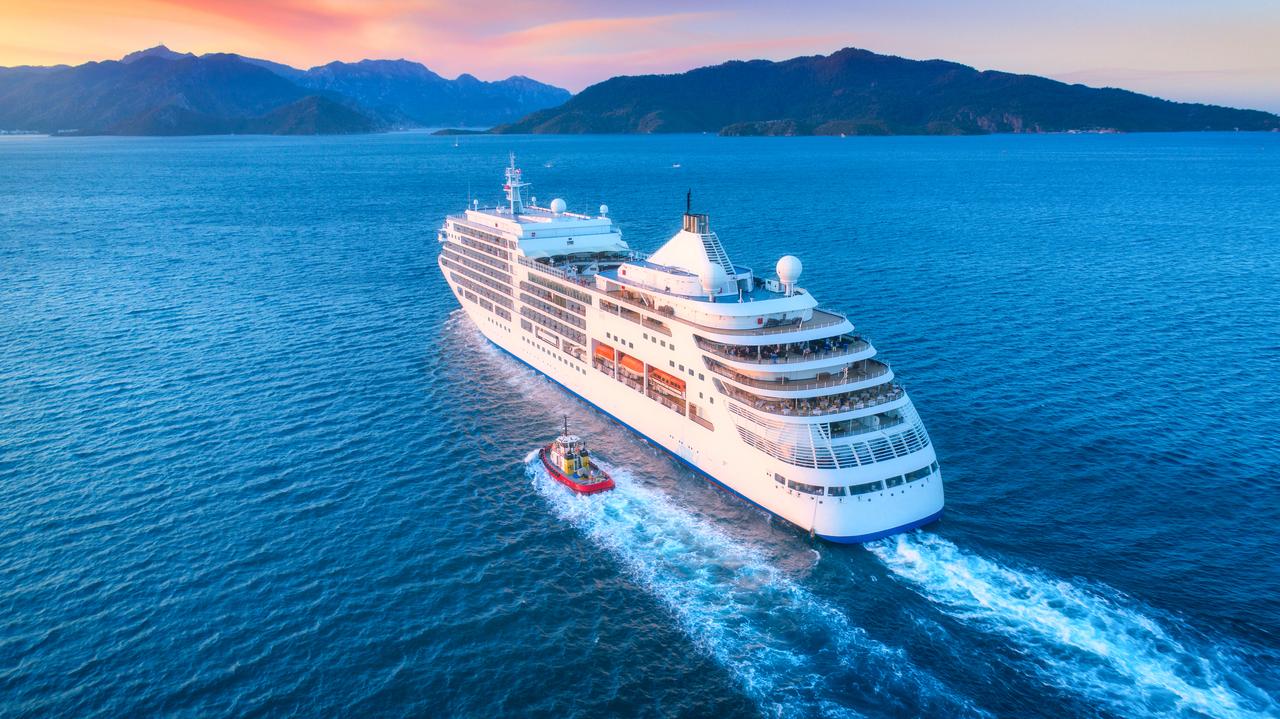 Ciało na statku pod łóżkiem, owinięte w koc. Media: podejrzany brat