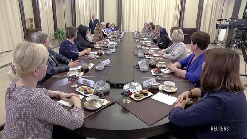 Vladimir Putin met with "mothers" Russian soldiers.  It turned out that they were substituted officials