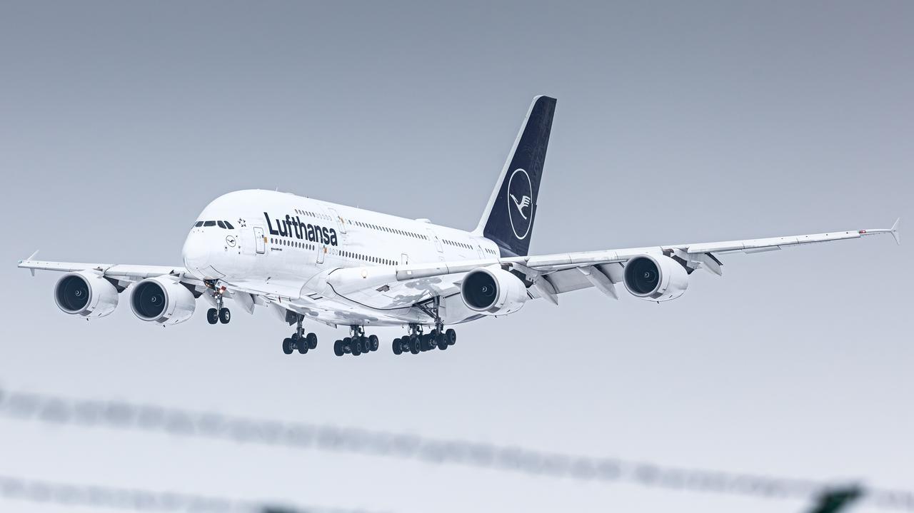 Airbus A380 Lufthansy uszkodził oświetlenie pasa w Monachium przez zbyt wczesne lądowanie