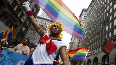 29.06.2015 | Pierwsze takie parady równości. Amerykanie świętują legalizację małżeństw homoseksualnych