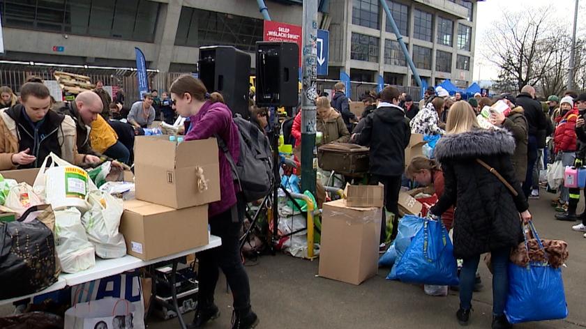 Zbiórki pieniędzy, ubrań, żywności. Polacy pomagają Ukrainie