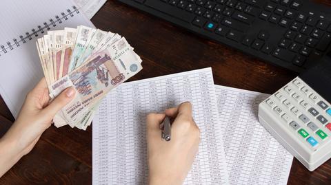 ruble pieniadze shutterstock_1708924414