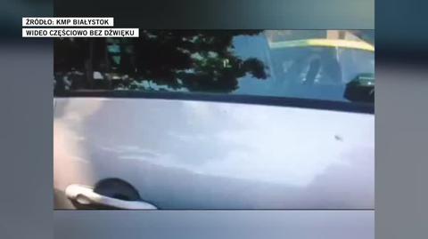 Zatrzasnęła drzwi od auta, w środku została jej córka. Nagranie z momentu dotarcia do dziewczynki