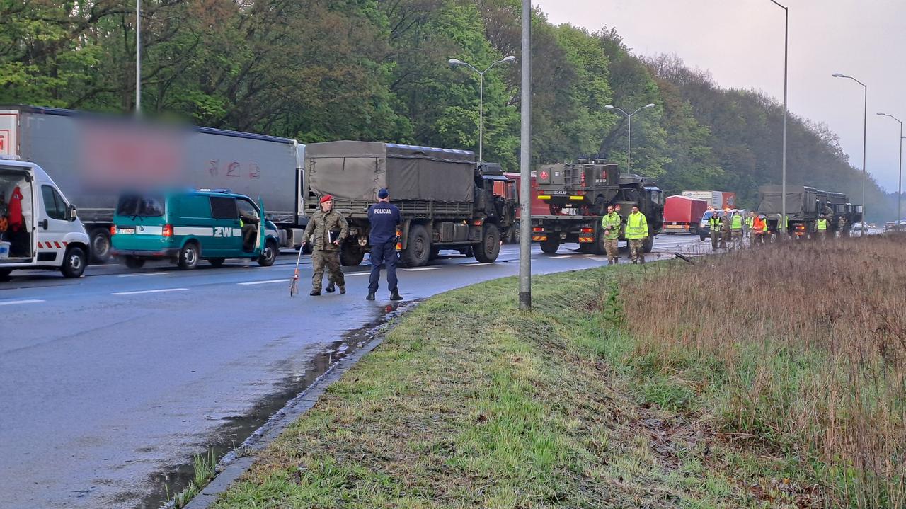 Zderzenie brytyjskich pojazdów wojskowych w Szczecinie. Pięcioro poszkodowanych
