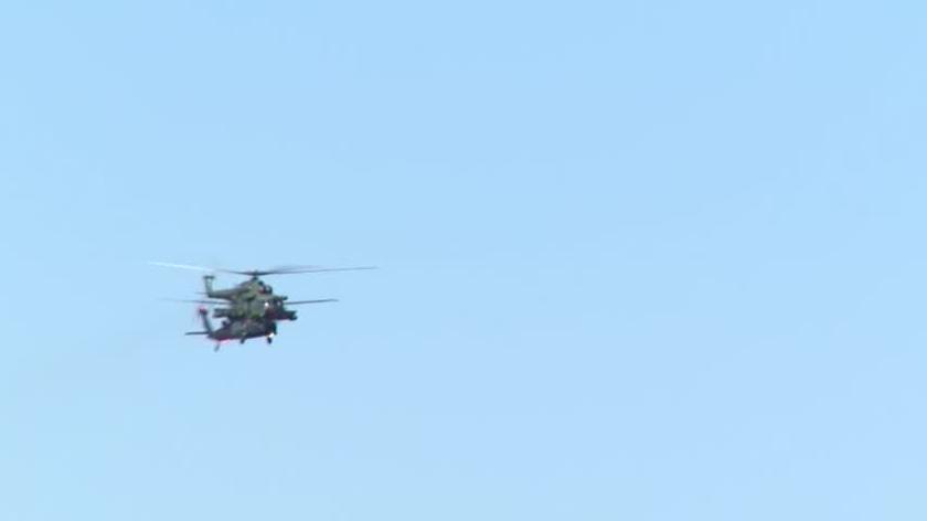 Śmigłowce na defiladzie: amerykańskie Apache i polskie Black Hawk i Mi-17