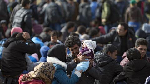 10.11.2015 | Imigrantów coraz więcej, a Europa podzielona. Tusk apeluje o szczelniejsze granice