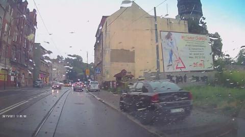 Pościg w Katowicach. 29-latek jechał pod prąd i taranował auta