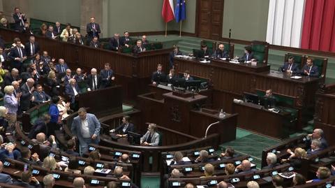 Marszałek Witek zarządziła przerwę, zaraz później wznowiła obrady, by mógł przemówić Kaczyński