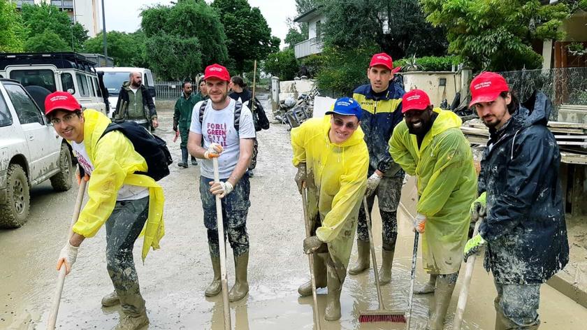 Sprzątanie po powodzi w Emilii-Romanii