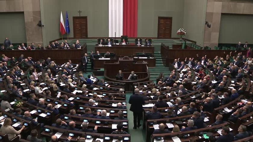 Opozycja zerwała kworum w związku z kontrowersyjną poprawką Macierewicza