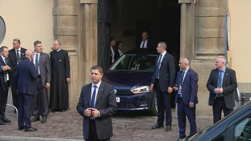 Papież Franciszek jedzie do Oświęcimia samochodem