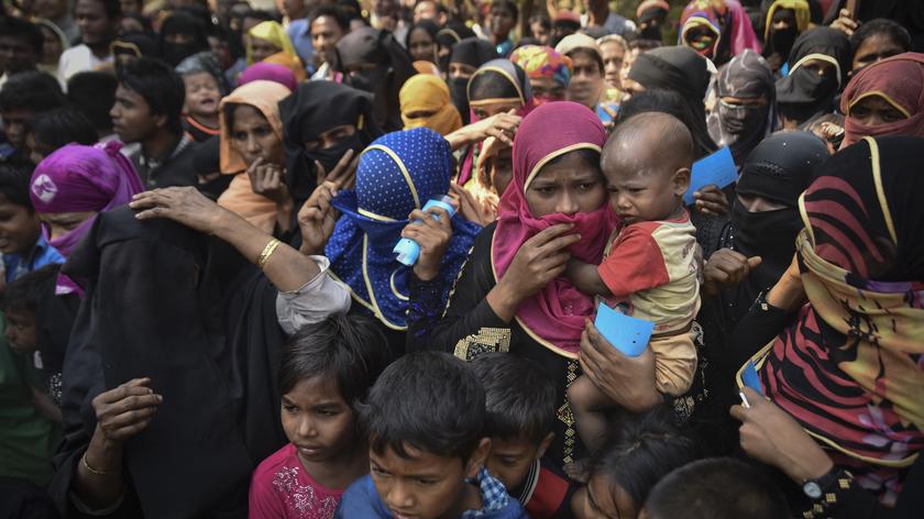 Setki tysięcy Rohindżów musiały uciekać przed pogromami