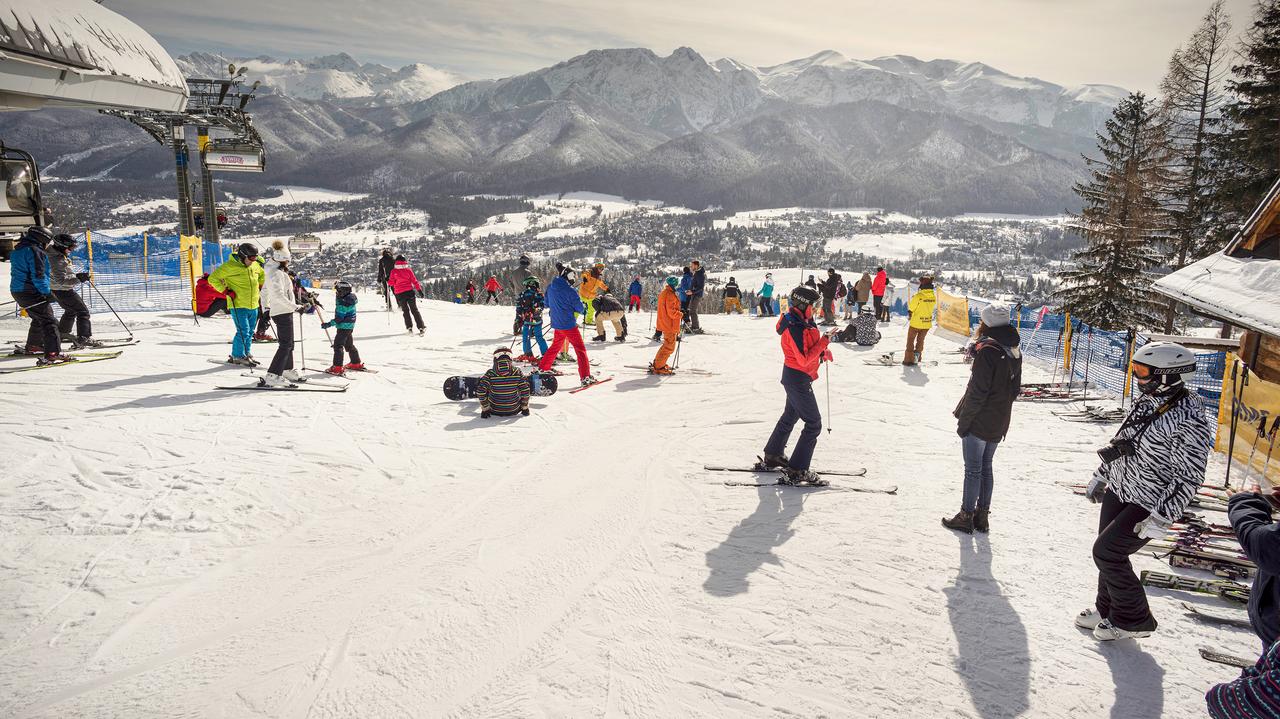 Ferie zimowe 2025 terminy. Kiedy wypoczną uczniowie? TVN24 Biznes