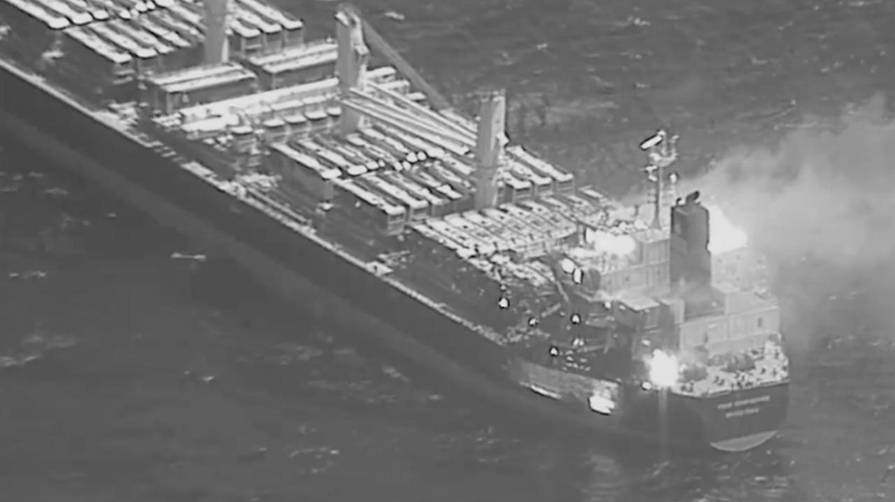 Yemen, Golfo de Adén.  El misil alcanzó el barco True Confidence.  Muertes, lesiones y daños graves a la unidad.