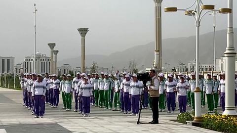 Wiec na cześć władz Turkmenistanu. Wideo archiwalne