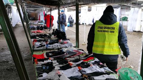 Łącznie mundurowi zabezpieczyli na bazarze ponad dwa tysiące podrobionych markowych wyrobów