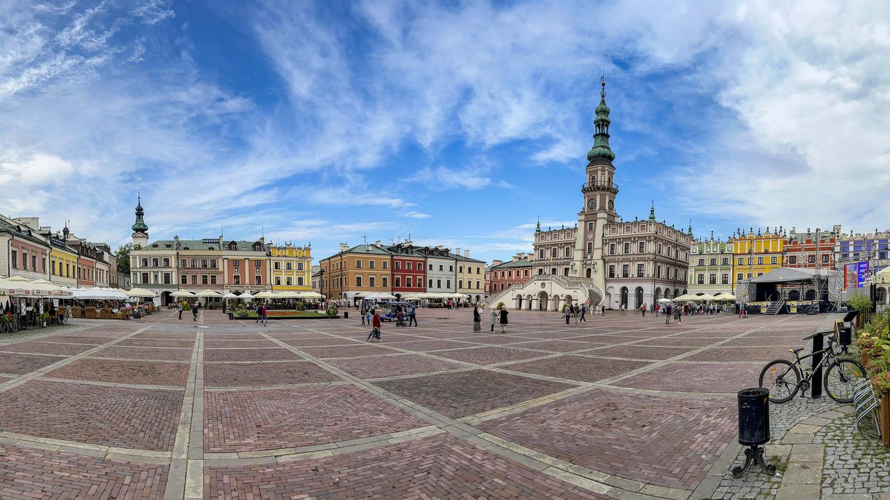 Artyści przyjechali na festiwal, zostali zwyzywani przez kolor skóry