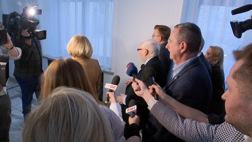 Dziennikarze pytają Kaczyńskiego. Prezes PiS: to nie jest moment do udzielania wywiadów