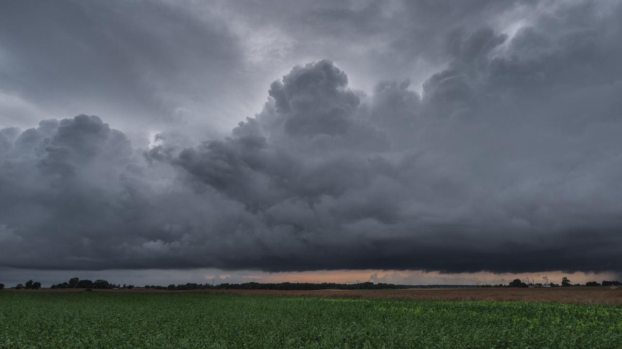 Prognoza zagrożeń IMGW. Nad Polskę mają wrócić burze
