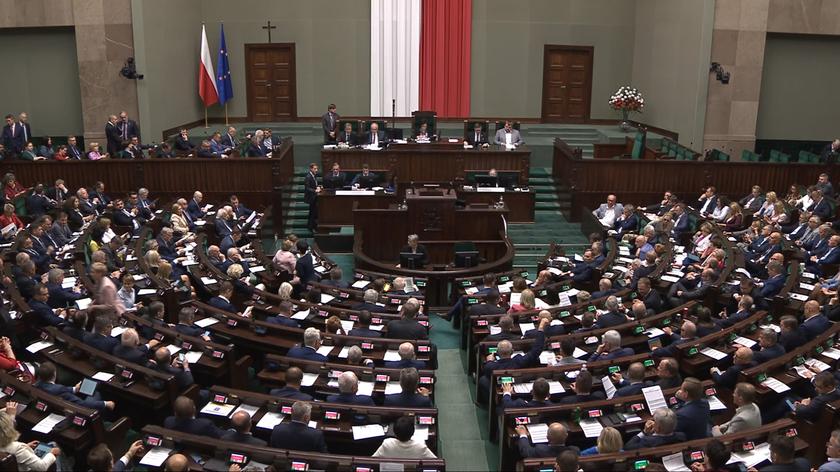 Sejm przyjął prezydencki projekt zmian w ustawie o Sądzie Najwyższym. Likwiduje on nieuznawaną Izbę Dyscyplinarną SN
