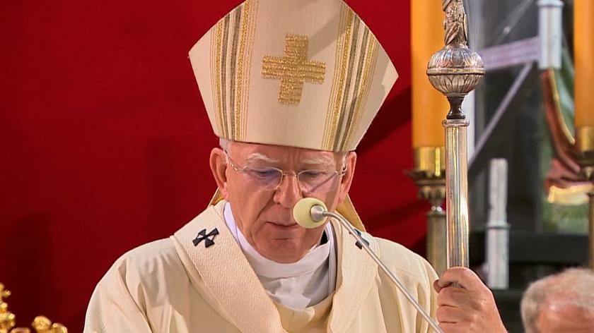 Kontrowersyjne słowa. Arcybiskup Jędraszewski mówił o "tęczowej zarazie"