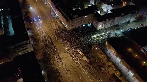 Tłum ludzi protestuje w Gdańsku