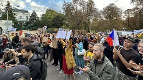 Protest przed rosyjską ambasadą w Pradze